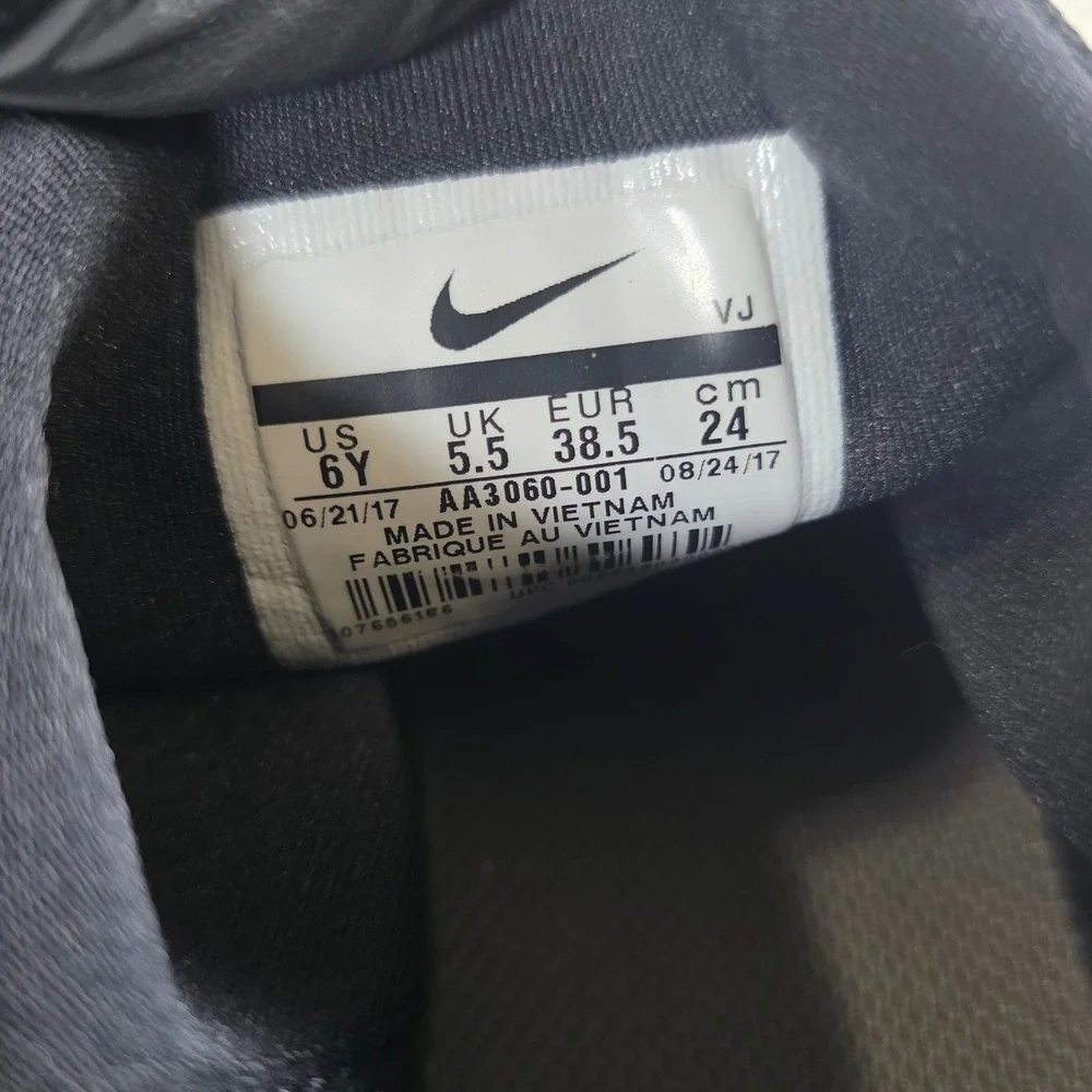 Nike Presto Fly SE GS Kids Size 6Y Black Anthracite   Running Shoes AA3060-001